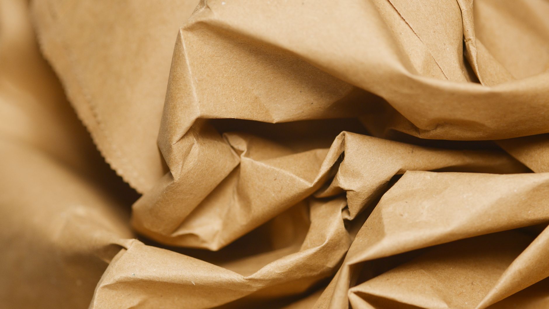 Pourquoi envelopper vos raisins début septembre dans du papier kraft ?